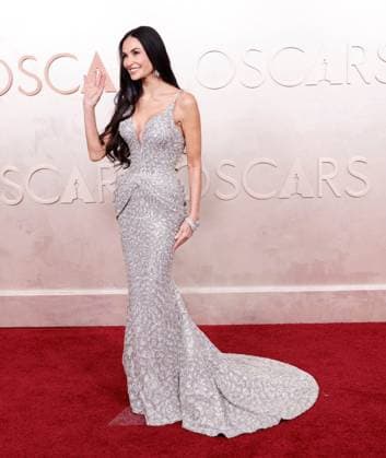 Demi Moore arrives on the red carpet for the 97th Academy Awards in the Hollywood section of Los Angeles on Sunday, March 2, 2025.  LAP20250302810 JOHNxANGELILLO
