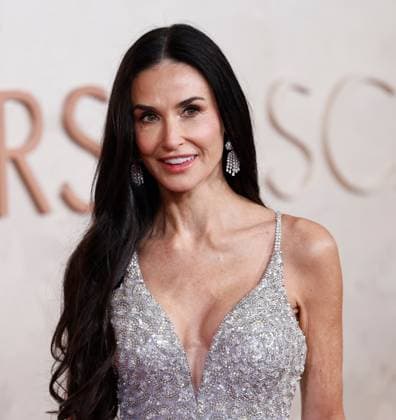 Demi Moore arrives on the red carpet for the 97th Academy Awards in the Hollywood section of Los Angeles on Sunday, March 2, 2025.  LAP20250302815 JOHNxANGELILLO