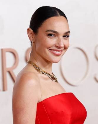 Gal Gadot arrives on the red carpet for the 97th Academy Awards in the Hollywood section of Los Angeles on Sunday, March 2, 2025.  LAP20250302894 JOHNxANGELILLO