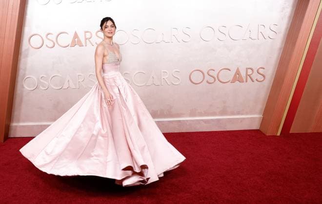 97. OSCARS Academy Awards, Die schönsten Outfits Monica Barbaro arrives on the red carpet for the 97th Academy Awards in the Hollywood section of Los Angeles on Sunday, March 2, 2025.  LAP20250302887 JOHNxANGELILLO