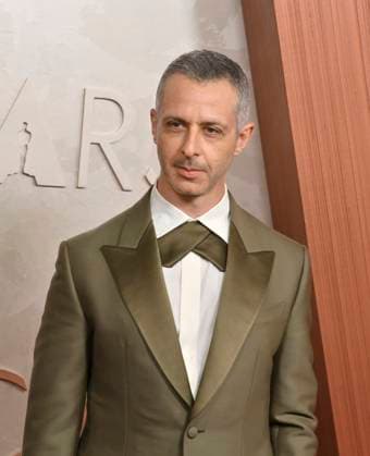 Jeremy Strong arrives on the red carpet for the 97th Academy Awards in the Hollywood section of Los Angeles on Sunday, March 2, 2025.  LAP20250302423 JIMxRUYMEN
