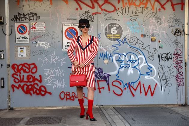 Mailand Fashion Week, Streetstyle MFW 2025 Moschino street style in Milan, Italy - 28 Feb 2025 A fashionista poses for photographers in street style before the Moschino FW 2025 - 2026 fashion show. Milan Womens Fashion Week is taking place from February 25 to March 3, 2025 in Milan, Italy Milan Italy Copyright: xTakimotoxMarinax xSOPAxImagesx 649A4633-b