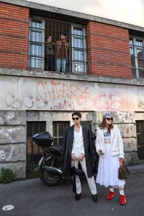 Mailand Fashion Week, Streetstyle MFW 2025 Moschino street style in Milan, Italy - 28 Feb 2025 Fashionistas pose for photographers in street style before the Moschino FW 2025 - 2026 fashion show. Milan Womens Fashion Week is taking place from February 25 to March 3, 2025 in Milan, Italy Milan Italy Copyright: xTakimotoxMarinax xSOPAxImagesx 649A4692-b