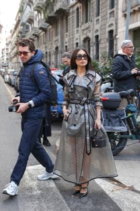 Mailand Fashion Week, Streetstyle Milan Fashion Week 2025 Dolce Gabbana street style in Milan, Italy - 1 Mar 2025 Fashion influencer poses for photographers in street style before Dolce & Gabbana FW 2025 - 2026 fashion show. Milan Women Fashion Week is taking place from February 25 to March 3, 2025 in Milan. Milan Italy Copyright: xTakimotoxMarinax xSOPAxImagesx 649A5351-b