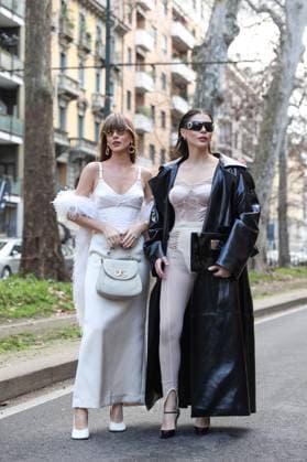 Mailand Fashion Week, Streetstyle Milan Fashion Week 2025 Dolce Gabbana street style in Milan, Italy - 1 Mar 2025 Fashion influencers poses for photographers in street style before Dolce & Gabbana FW 2025 - 2026 fashion show. Milan Women Fashion Week is taking place from February 25 to March 3, 2025 in Milan. Milan Italy Copyright: xTakimotoxMarinax xSOPAxImagesx 649A5405-b