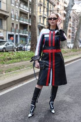 Mailand Fashion Week, Streetstyle Milan Fashion Week 2025 Dolce Gabbana street style in Milan, Italy - 1 Mar 2025 Fashion influencer poses for photographers in street style before Dolce & Gabbana FW 2025 - 2026 fashion show. Milan Women Fashion Week is taking place from February 25 to March 3, 2025 in Milan. Milan Italy Copyright: xTakimotoxMarinax xSOPAxImagesx 649A5441-b