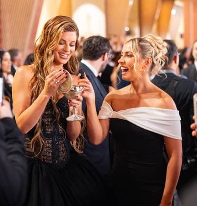 Entertainment Themen der Woche KW09 97th Oscars, Academy Awards Hannah Stocking and Katie Feeney arrive on the red carpet of the 97th OscarsÂ® at the DolbyÂ® Theatre at Ovation Hollywood on Sunday, March 2, 2025., Credit:Avalon.red Avalon  Copyright: xAvalon.redx xAvalonx 0971210682