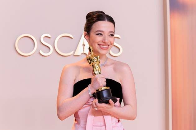 Entertainment Themen der Woche KW09 March 2, 2025, Hollywood, California, USA: Mikey Madison, winner of the Best Actress award for Anora poses in the press room of the 97th Annual Academy Awards on Sunday March 2, 2025 at the Dolby Theater in Hollywood, California. BURT HARRIS BNS PI Hollywood USA - ZUMAp124 20250302_zaa_p124_368 Copyright: xBurtxHarrisx