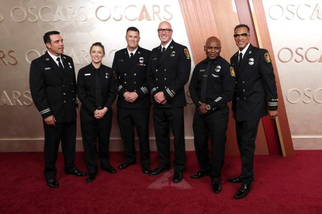Feuerwehrleute bei der Oscar Verleihung 2025 97th Annual Academy Awards im Dolby Theatre. Los Angeles, 02.03.2025