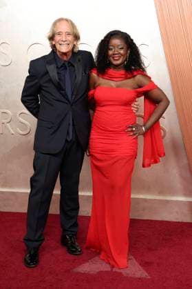 John Bloom mit Begleitung bei der Oscar Verleihung 2025 97th Annual Academy Awards im Dolby Theatre. Los Angeles, 02.03.2025