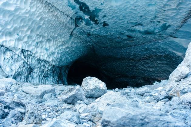 Creative Highlights World Close up of entrance of ice cave in Eiskapelle national park Königsee, Thuringia, Germany R_JUCE250227-1670485-01