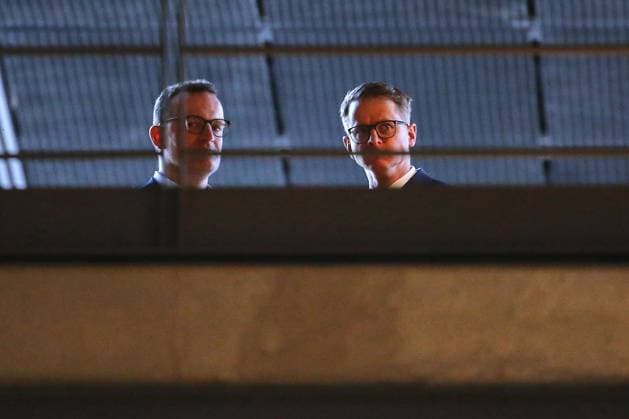 Bilder des Jahres 2025, News 03 März News Themen der Woche KW10 News Bilder des Tages Berlin, Deutschland, 03.03.2025: Deutscher Bundestag: Sondierungen zwischen Union und SPD - 2. Verhandlungstag: Jens Spahn und Carsten Linnemann, beide CDU *** Berlin, Germany, 03 03 2025 German Bundestag Exploratory talks between CDU CSU and SPD 2 day of negotiations Jens Spahn and Carsten Linnemann, both CDU Copyright: xdtsxNachrichtenagenturx dts_61603