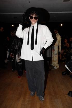 Front row during the Weinsanto Womenswear Ready To Wear Fall Winter 2025 20266 show during Paris Fashion Week PFW Raphaël Say on the front row of the Weinsanto Womenswear Ready To Wear Fall Winter 2025 20266 show during Paris Fashion Week PFW , in Paris, France, on March 3, 2025 Christophe Clovis Bestimage Celebs during the Weinsanto Womenswear Ready To Wear Fall Winter 2025 20266 show during Paris Fashion Week PFW , in Paris, France, on March 3, 2025 Paris France  Copyright: xChristophexClovisx xBestimagexChristophexClovisx xBestimagex