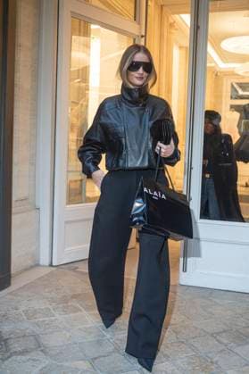 Entertainment Themen der Woche KW10 Entertainment Bilder des Tages Rosie Huntington Whiteley during a fitting session at Alaia on the sidelines of Paris Fashion Week PFW Rosie Huntington Whiteley during a fitting session at Alaia on the sidelines of Paris Fashion Week PFW , before returning to her hotel in Paris, France on March 3, 2025 Rosie Huntington Whiteley during a fitting session at Alaia on the sidelines of Paris Fashion Week PFW , before returning to her hotel in Paris, France on March 3, 2025 Paris France  Copyright: xYehielxChekrounex xBestimagexYehielxChekrounex xBestimagex