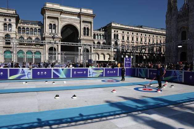 Milan Economy And Daily Life People play curling at the Milano Cortina 2026 Winter Olympic Games promotion at Piazza del Duomo in Milan, Italy on March 3, 2025. Milan Italy  Copyright: xJakubxPorzyckix originalFilename: porzycki-milaneco250303_npv7w.jpg