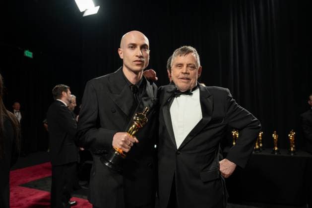 Mark Hamill poses back stage with OscarÂ® winner for Original Score Daniel Blumberg the during the live ABC Telecast of the 97th OscarsÂ® at DolbyÂ® Theatre at Ovation Hollywood on Sunday, March 2, 2025. Los Angeles CA USA  34776067PLX