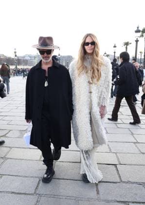 Arrivals at the Christian Dior Womenswear Ready to Wear Fall Winter 2025 2026 show during Paris Fashion Week PFW Doyle Bramhall and his partner Elle Macpherson at the arrivals at the Christian Dior Womenswear Ready to Wear Fall Winter 2025 2026 show during Paris Fashion Week PFW , in Paris, France, March 4, 2025 Denis Guignebourg Bestimage Arrivals at the Christian Dior Womenswear Ready to Wear Fall Winter 2025 2026 show during Paris Fashion Week PFW , in Paris, France, March 4, 2025 Paris France  Copyright: xDenisxGuignebourgx xBestimagexDenisxGuignebourgx xBestimagex