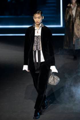 PFW - Dior Runway Models present creations by Dior for the Womenswear Ready-to-wear Fall-Winter 2025 2026 collection as part of the Paris Fashion Week, in Paris on March 4, 2025. Photo by Eliot Blondet ABACAPRESS.COM Paris France  Copyright: xBlondetxEliot ABACAx