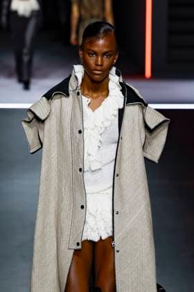 Défilé Christian Dior Mode Féminine Prêt À Porter Automne Hiver 2025 2026 lors de la Fashion Week de Paris PFW Défilé Christian Dior Mode Féminine Prêt À Porter Automne Hiver 2025 2026 lors de la Fashion Week de Paris PFW , à Paris, France, le 4 mars 2025 Runway Christian Dior Womenswear Ready to Wear Fall Winter 2025 2026 show during Paris Fashion Week PFW , in Paris, France, March 4, 2025 Paris France  Copyright: xAgencex xBestimagexAgencex xBestimagex