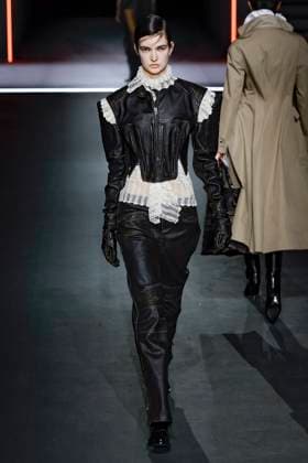 Défilé Christian Dior Mode Féminine Prêt À Porter Automne Hiver 2025 2026 lors de la Fashion Week de Paris PFW Défilé Christian Dior Mode Féminine Prêt À Porter Automne Hiver 2025 2026 lors de la Fashion Week de Paris PFW , à Paris, France, le 4 mars 2025 Runway Christian Dior Womenswear Ready to Wear Fall Winter 2025 2026 show during Paris Fashion Week PFW , in Paris, France, March 4, 2025 Paris France  Copyright: xAgencex xBestimagexAgencex xBestimagex