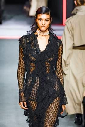 Défilé Christian Dior Mode Féminine Prêt À Porter Automne Hiver 2025 2026 lors de la Fashion Week de Paris PFW Défilé Christian Dior Mode Féminine Prêt À Porter Automne Hiver 2025 2026 lors de la Fashion Week de Paris PFW , à Paris, France, le 4 mars 2025 Runway Christian Dior Womenswear Ready to Wear Fall Winter 2025 2026 show during Paris Fashion Week PFW , in Paris, France, March 4, 2025 Paris France  Copyright: xAgencex xBestimagexAgencex xBestimagex