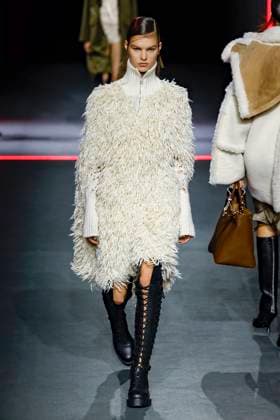 Défilé Christian Dior Mode Féminine Prêt À Porter Automne Hiver 2025 2026 lors de la Fashion Week de Paris PFW Défilé Christian Dior Mode Féminine Prêt À Porter Automne Hiver 2025 2026 lors de la Fashion Week de Paris PFW , à Paris, France, le 4 mars 2025 Runway Christian Dior Womenswear Ready to Wear Fall Winter 2025 2026 show during Paris Fashion Week PFW , in Paris, France, March 4, 2025 Paris France  Copyright: xAgencex xBestimagexAgencex xBestimagex
