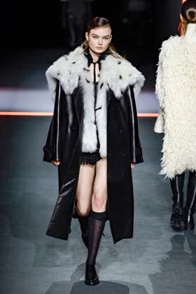 Défilé Christian Dior Mode Féminine Prêt À Porter Automne Hiver 2025 2026 lors de la Fashion Week de Paris PFW Défilé Christian Dior Mode Féminine Prêt À Porter Automne Hiver 2025 2026 lors de la Fashion Week de Paris PFW , à Paris, France, le 4 mars 2025 Runway Christian Dior Womenswear Ready to Wear Fall Winter 2025 2026 show during Paris Fashion Week PFW , in Paris, France, March 4, 2025 Paris France  Copyright: xAgencex xBestimagexAgencex xBestimagex