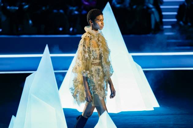 Entertainment Bilder des Tages Défilé Christian Dior Mode Féminine Prêt À Porter Automne Hiver 2025 2026 lors de la Fashion Week de Paris PFW Défilé Christian Dior Mode Féminine Prêt À Porter Automne Hiver 2025 2026 lors de la Fashion Week de Paris PFW , à Paris, France, le 4 mars 2025 Runway Christian Dior Womenswear Ready to Wear Fall Winter 2025 2026 show during Paris Fashion Week PFW , in Paris, France, March 4, 2025 Paris France  Copyright: xAgencex xBestimagexAgencex xBestimagex