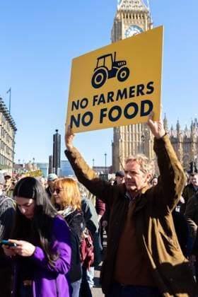 News Themen der Woche KW10 News Bilder des Tages Farmers protest on Pancake Day Farmers and allies marched in central London on Pancake Day. They highlighted the effort and resources involved in making a Pancake and protested the government s inheritance tax on farmers., Credit:Zak Irfan Avalon  Copyright: xZakxIrfanx xAvalonx 0971965200