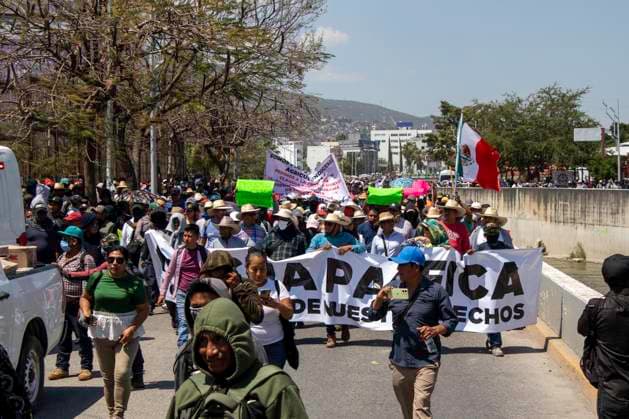March 4, 2025, Chilpancingo, Guerrero, Mexico: Mayors, commissioners and thousands of residents of the central and mountainous regions of the state of Guerrero, demanding various works for the improvement of their communities, upon arriving at the government palace asked to speak with the state governor, teacher Evelyn Salgado, when she refused they detained the commission of officials, later they broke into the government palace. Chilpancingo Mexico - ZUMAj170 20250304_zip_j170_006 Copyright: xDavidxJuarezx