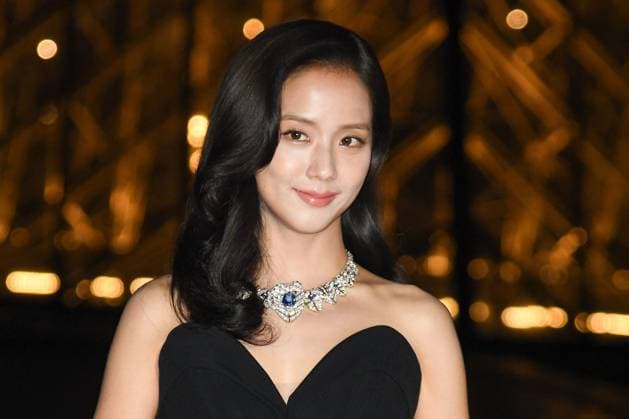PFW Le Grand Diner du Louvre Arrivals Photocall Jisoo attending the Le Grand Diner du Louvre Arrivals Photocall at the Musee du Louvre as part of Paris Fashion Week on March 04, 2025 in Paris, France. Photo by Aurore Marechal ABACAPRESS.COM Paris France  Copyright: xMarechalxAurore ABACAx