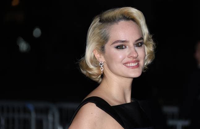 Noémie Merlant arrives at the Grand Diner du Louvre in Paris on March 4, 2025 Denis Guignebourg BestImage France  Copyright: xDenisxGuignebourgx xBestimagexDenisxGuignebourgx xBestimagex