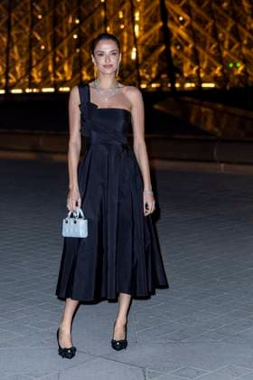 Le Grand Diner du Louvre photo call Gabrielle Caunesil Photo Call du Le Grand Diner du Louvre lors de la Fashion Week à Paris le 5 mars 2025 Olivier Borde Bestimage Photo call Le Grand Diner du Louvre during Fashion Week in Paris on March 5th, 2025 Paris France  Copyright: xOLIVIERxBORDEx xBESTIMAGExOLIVIERxBORDEx xBESTIMAGEx
