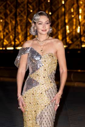 Le Grand Diner du Louvre photo call Gigi Hadid Photo Call du Le Grand Diner du Louvre during Fashion Week in Paris on March 5th, 2025 Olivier Borde Bestimage Photo call Le Grand Diner du Louvre during Fashion Week in Paris on March 5th, 2025 Paris France  Copyright: xOLIVIERxBORDEx xBESTIMAGExOLIVIERxBORDEx xBESTIMAGEx