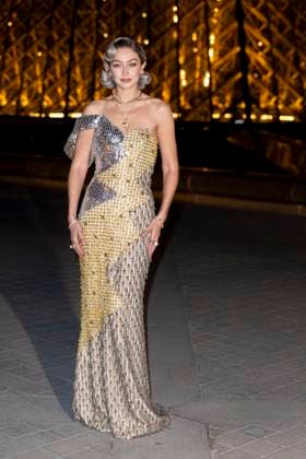 Le Grand Diner du Louvre photo call Gigi Hadid Photo Call du Le Grand Diner du Louvre during Fashion Week in Paris on March 5th, 2025 Olivier Borde Bestimage Photo call Le Grand Diner du Louvre during Fashion Week in Paris on March 5th, 2025 Paris France  Copyright: xOLIVIERxBORDEx xBESTIMAGExOLIVIERxBORDEx xBESTIMAGEx