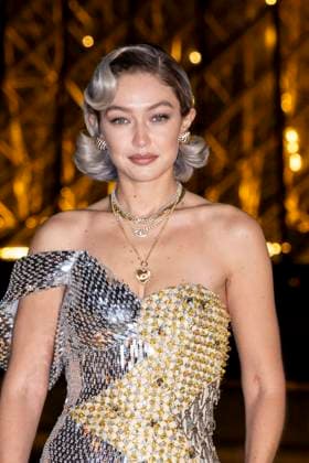 Le Grand Diner du Louvre photo call Gigi Hadid Photo Call du Le Grand Diner du Louvre during Fashion Week in Paris on March 5th, 2025 Olivier Borde Bestimage Photo call Le Grand Diner du Louvre during Fashion Week in Paris on March 5th, 2025 Paris France  Copyright: xOLIVIERxBORDEx xBESTIMAGExOLIVIERxBORDEx xBESTIMAGEx