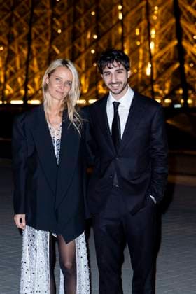 Le Grand Diner du Louvre photo call Ben Attal et Jordane Crantelle Photo Call du Le Grand Diner du Louvre lors de la Fashion Week à Paris le 5 mars 2025 Olivier Borde Bestimage Photo call Le Grand Diner du Louvre during Fashion Week in Paris on March 5th, 2025 Paris France  Copyright: xOLIVIERxBORDEx xBESTIMAGExOLIVIERxBORDEx xBESTIMAGEx