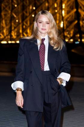 Le Grand Diner du Louvre photo call Virginie Efira Photo Call du Le Grand Diner du Louvre lors de la Fashion Week à Paris le 5 mars 2025 Olivier Borde Bestimage Photo call Le Grand Diner du Louvre during Fashion Week in Paris on March 5th, 2025 Paris France  Copyright: xOLIVIERxBORDEx xBESTIMAGExOLIVIERxBORDEx xBESTIMAGEx