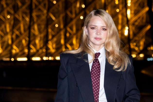Le Grand Diner du Louvre photo call Virginie Efira Photo Call du Le Grand Diner du Louvre lors de la Fashion Week à Paris le 5 mars 2025 Olivier Borde Bestimage Photo call Le Grand Diner du Louvre during Fashion Week in Paris on March 5th, 2025 Paris France  Copyright: xOLIVIERxBORDEx xBESTIMAGExOLIVIERxBORDEx xBESTIMAGEx