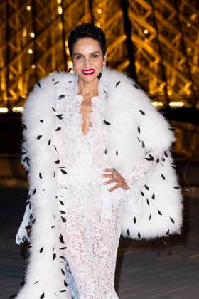 Le Grand Diner du Louvre photo call Farida Khelfa Photo Call du Le Grand Diner du Louvre lors de la Fashion Week à Paris le 5 mars 2025 Olivier Borde Bestimage Photo call Le Grand Diner du Louvre during Fashion Week in Paris on March 5th, 2025 Paris France  Copyright: xOLIVIERxBORDEx xBESTIMAGExOLIVIERxBORDEx xBESTIMAGEx
