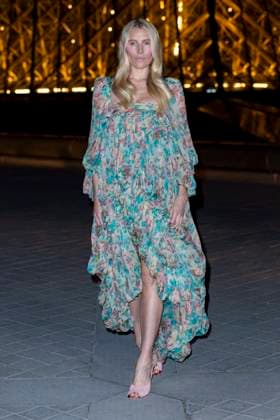 Le Grand Diner du Louvre photo call Dree Hemingway Photo Call du Le Grand Diner du Louvre lors de la Fashion Week à Paris le 5 mars 2025 Olivier Borde Bestimage Photo call Le Grand Diner du Louvre during Fashion Week in Paris on March 5th, 2025 Paris France  Copyright: xOLIVIERxBORDEx xBESTIMAGExOLIVIERxBORDEx xBESTIMAGEx