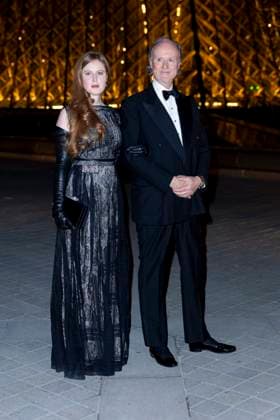 Le Grand Diner du Louvre photo call Prince Pierre D Arenberg et Patricia D Arenberg Photo Call du Le Grand Diner du Louvre lors de la Fashion Week à Paris le 5 mars 2025 Olivier Borde Bestimage Photo call Le Grand Diner du Louvre during Fashion Week in Paris on March 5th, 2025 Paris France  Copyright: xOLIVIERxBORDEx xBESTIMAGExOLIVIERxBORDEx xBESTIMAGEx