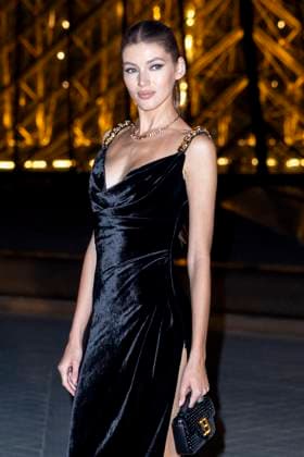 Le Grand Diner du Louvre photo call Valery Kaufman Photo Call du Le Grand Diner du Louvre lors de la Fashion Week à Paris le 5 mars 2025 Olivier Borde Bestimage Photo call Le Grand Diner du Louvre during Fashion Week in Paris on March 5th, 2025 Paris France  Copyright: xOLIVIERxBORDEx xBESTIMAGExOLIVIERxBORDEx xBESTIMAGEx