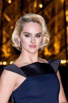 Le Grand Diner du Louvre Photo call Noémie Merlant Photo Call du Le Grand Diner du Louvre lors de la Fashion Week à Paris le 5 mars 2025 Olivier Borde Bestimage Photo call Le Grand Diner du Louvre during Fashion Week in Paris on March 5th, 2025 Paris France  Copyright: xOLIVIERxBORDEx xBESTIMAGExOLIVIERxBORDEx xBESTIMAGEx