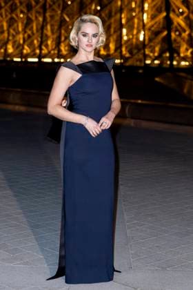 Le Grand Diner du Louvre Photo call Noémie Merlant Photo Call du Le Grand Diner du Louvre lors de la Fashion Week à Paris le 5 mars 2025 Olivier Borde Bestimage Photo call Le Grand Diner du Louvre during Fashion Week in Paris on March 5th, 2025 Paris France  Copyright: xOLIVIERxBORDEx xBESTIMAGExOLIVIERxBORDEx xBESTIMAGEx