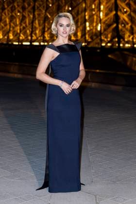 Le Grand Diner du Louvre Photo call Noémie Merlant Photo Call du Le Grand Diner du Louvre lors de la Fashion Week à Paris le 5 mars 2025 Olivier Borde Bestimage Photo call Le Grand Diner du Louvre during Fashion Week in Paris on March 5th, 2025 Paris France  Copyright: xOLIVIERxBORDEx xBESTIMAGExOLIVIERxBORDEx xBESTIMAGEx