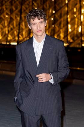Le Grand Diner du Louvre photo call Aliocha Schneider Photo Call du Le Grand Diner du Louvre lors de la Fashion Week à Paris le 5 mars 2025 Olivier Borde Bestimage Photo call Le Grand Diner du Louvre during Fashion Week in Paris on March 5th, 2025 Paris France  Copyright: xOLIVIERxBORDEx xBESTIMAGExOLIVIERxBORDEx xBESTIMAGEx