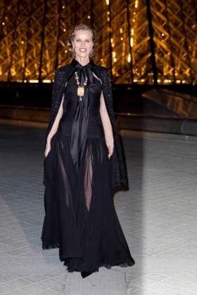 Le Grand Diner du Louvre photo call Eva Herzigova Photo Call du Le Grand Diner du Louvre lors de la Fashion Week à Paris le 5 mars 2025 Olivier Borde Bestimage Photo call Le Grand Diner du Louvre during Fashion Week in Paris on March 5th, 2025 Paris France  Copyright: xOLIVIERxBORDEx xBESTIMAGExOLIVIERxBORDEx xBESTIMAGEx