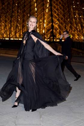 Le Grand Diner du Louvre photo call Eva Herzigova Photo Call du Le Grand Diner du Louvre lors de la Fashion Week à Paris le 5 mars 2025 Olivier Borde Bestimage Photo call Le Grand Diner du Louvre during Fashion Week in Paris on March 5th, 2025 Paris France  Copyright: xOLIVIERxBORDEx xBESTIMAGExOLIVIERxBORDEx xBESTIMAGEx