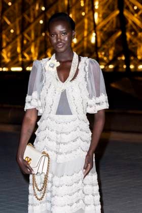 Le Grand Diner du Louvre photo call Adut Akech Photo Call du Le Grand Diner du Louvre lors de la Fashion Week à Paris le 5 mars 2025 Olivier Borde Bestimage Photo call Le Grand Diner du Louvre during Fashion Week in Paris on March 5th, 2025 Paris France  Copyright: xOLIVIERxBORDEx xBESTIMAGExOLIVIERxBORDEx xBESTIMAGEx